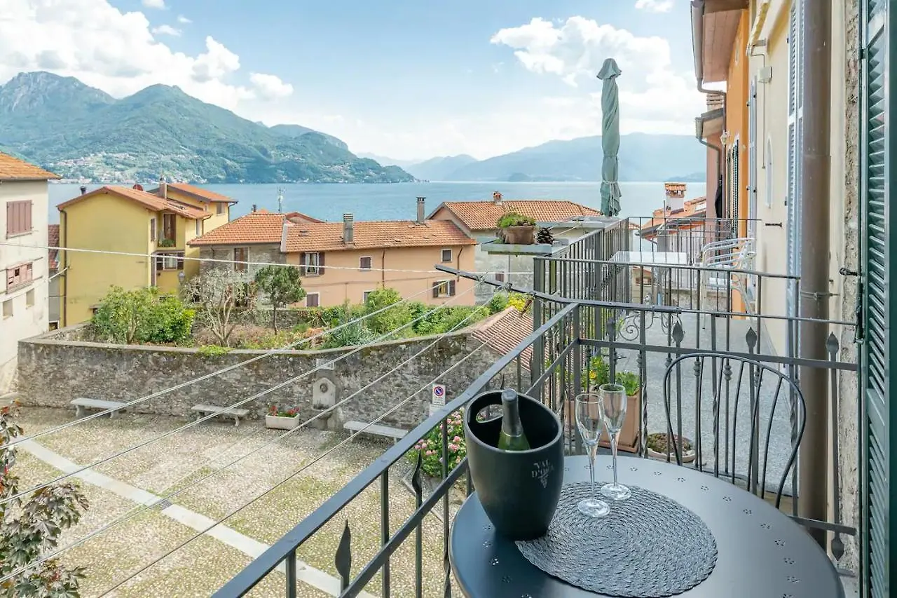 Castle&Lake Rezzonico 0*,  Italia